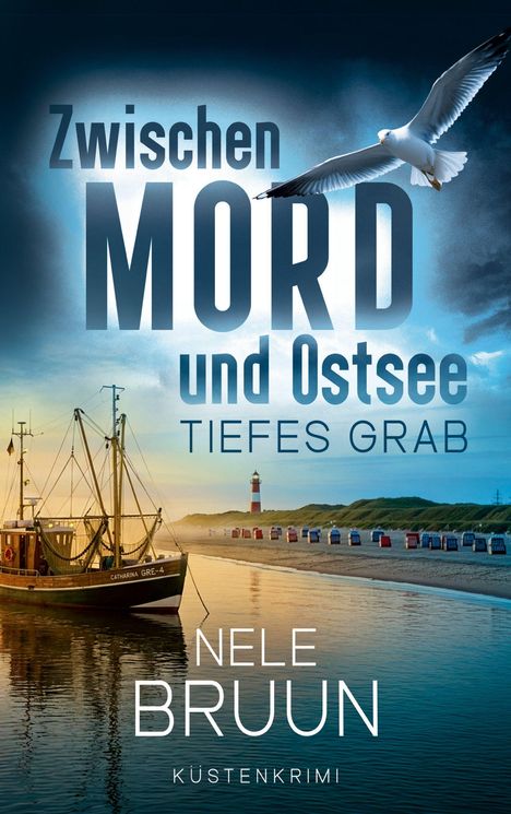 „Zwischen Mord und Ostsee: Tiefes Grab“ von Nele Bruun. Küstenkrimi. Ein Schiff, Strandkörbe und ein Leuchtturm bei Sonnenuntergang.