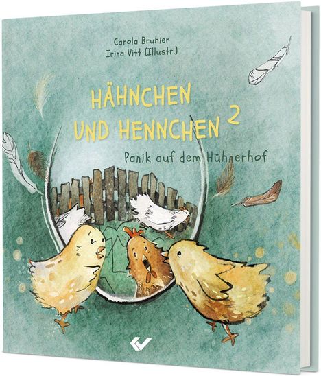 "Hähnchen und Hennchen 2: Panik auf dem Hühnerhof". Illustration mit niedlichen Küken und Federn auf grünem Hintergrund.