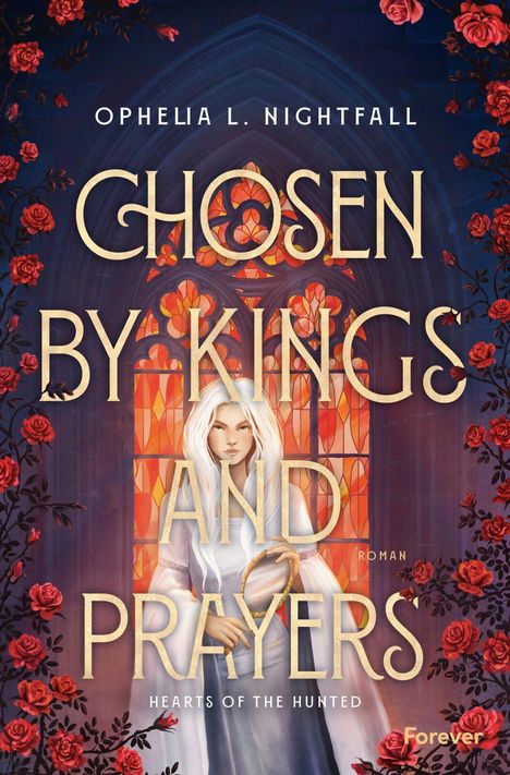 "CHOSEN BY KINGS AND PRAYERS" von Ophelia L. Nightfall. Eine Frau mit weißem Haar vor einem bunten Glasfenster, umrahmt von Rosen.
