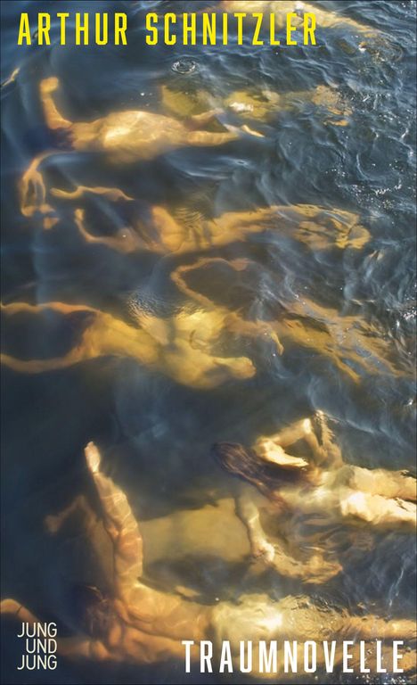 Aufschrift: "ARTHUR SCHNITZLER", "TRAUMNOVELLE", "JUNG UND JUNG". Verschwommene Unterwasserszene mit goldenen Körpern.