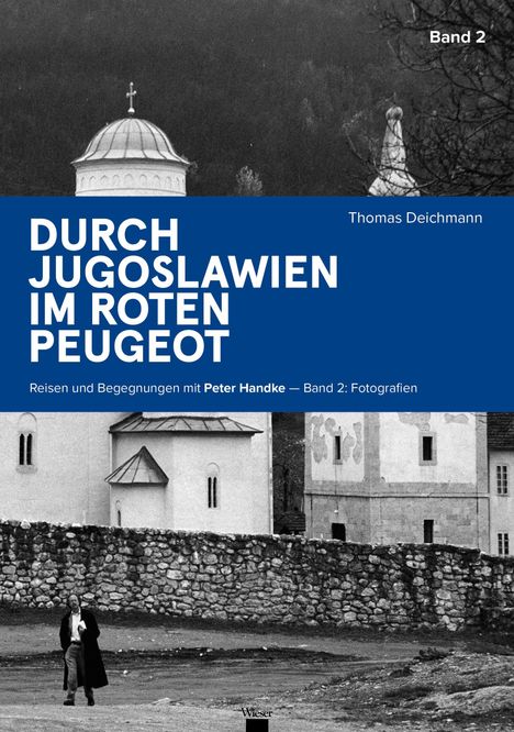 Titel: "Durch Jugoslawien im roten Peugeot". Autor: Thomas Deichmann. Schwarz-Weiß-Foto mit Gebäuden und Mann.