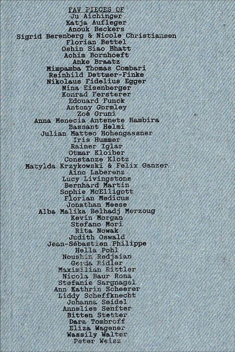 Liste von Namen mit dem Titel "FAV PIECES OF" auf blauem Hintergrund in Maschinenschrift.