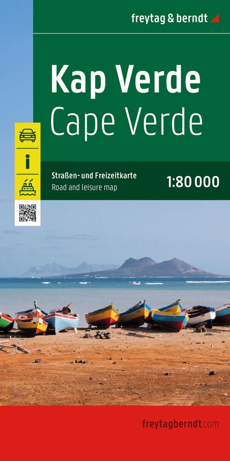 „Kap Verde“ und „Cape Verde“ steht in großer Schrift. Darunter bunt bemalte Boote am Strand mit Bergen im Hintergrund.