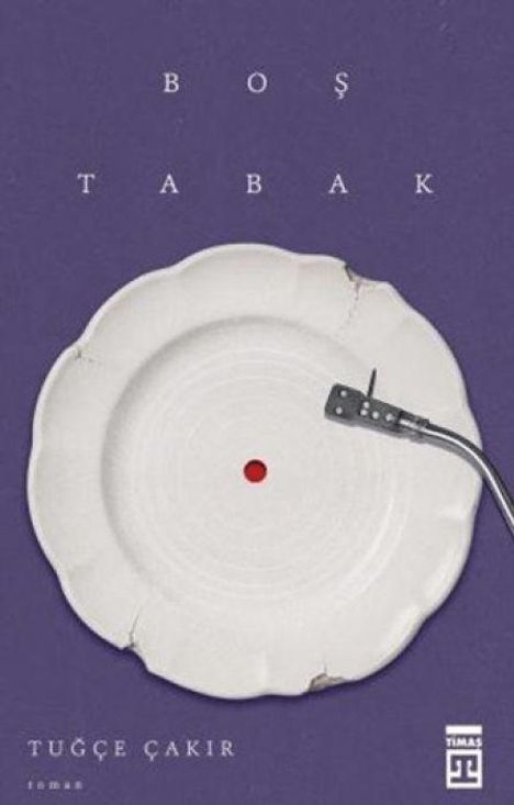 "BOŞ TABAK", darunter "TUĞÇE ÇAKIR". Illustration: Ein zerbrochener Teller mit einem roten Punkt in der Mitte.