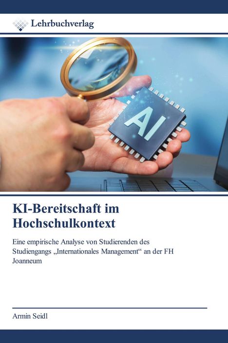 Titel: KI-Bereitschaft im Hochschulkontext. Eine Hand hält einen Mikrochip mit "AI" unter einer Lupe.