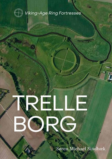 "Viking-Age Ring Fortresses" und "TRELLEBORG" stehen in großen Buchstaben über einer Luftaufnahme grüner Felder.