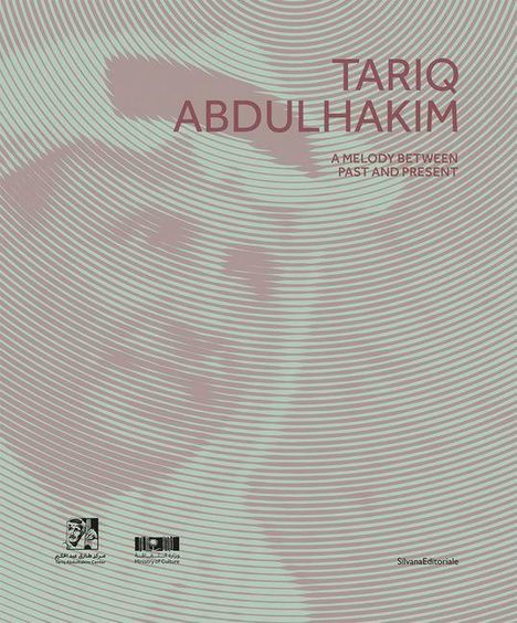 TARIQ ABDULHAKIM, A MELODY BETWEEN PAST AND PRESENT, wellenförmige Linien; Hauptfarbe: Grün; Logos am unteren Rand.