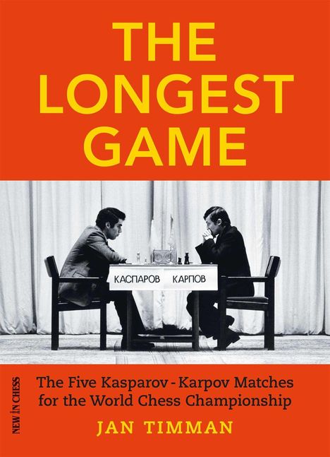 "The Longest Game" oben, darunter zwei Männer beim Schachspiel sitzend, mit den Namen Kasparov und Karpov vor ihnen.
