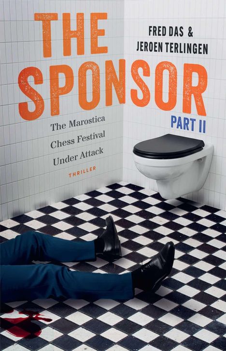 Texte: "THE SPONSOR PART II", "The Marostica Chess Festival Under Attack", "THRILLER". Ein Mann liegt am Boden einer Toiletten-Kabine.