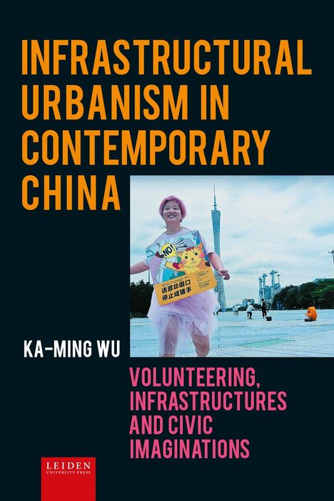 "Infrastructural Urbanism in Contemporary China" steht oben. Darunter eine lächelnde Person mit Plakat.