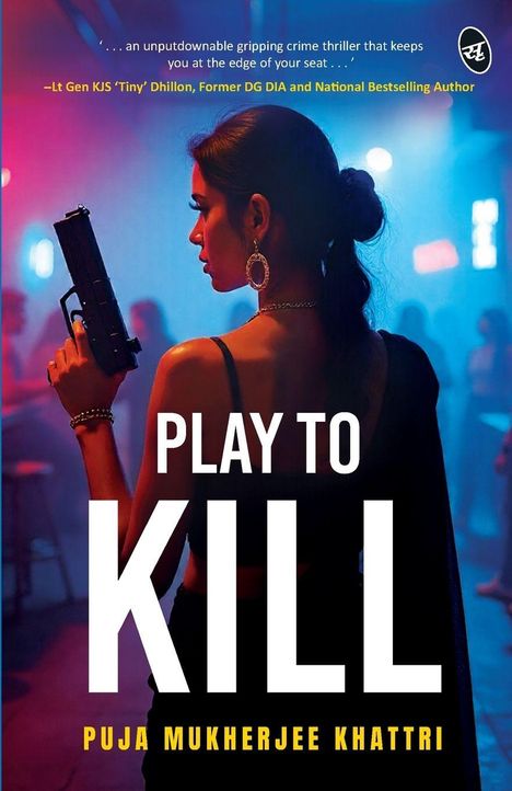 Text: "PLAY TO KILL" und "PUJA MUKHERJEE KHATRI". Frau mit hochgestecktem Haar, Pistole, dunkle Beleuchtung.