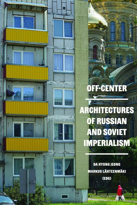 Text links: OFF-CENTER ARCHITECTURES OF RUSSIAN AND SOVIET IMPERIALISM. Rechts Plattenbau: gelbe Balkone, daneben Kirche.