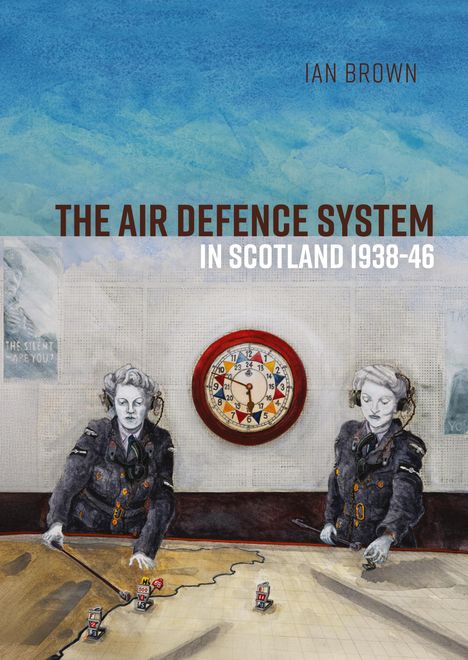 "The Air Defence System in Scotland 1938-46" steht oben. Illustration: Zwei Frauen in Uniform, großer Wand-Uhr, Landkarte.