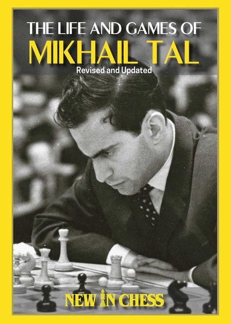 Text: "THE LIFE AND GAMES OF MIKHAIL TAL. Revised and Updated. NEW IN CHESS." Schwarz-Weiß-Foto von einem Mann beim Schachspiel.