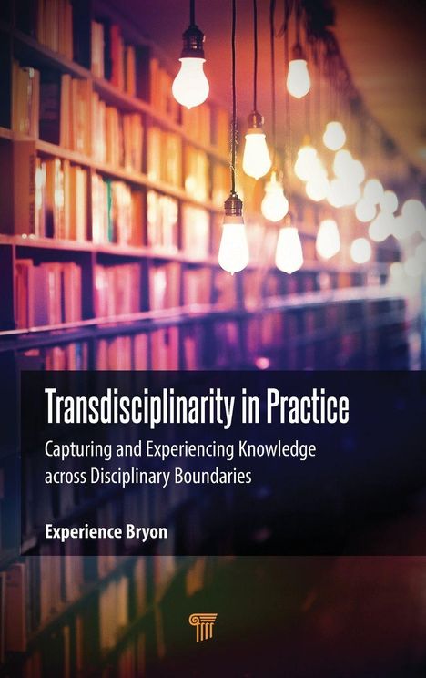 „Transdisciplinarity in Practice“ zeigt Bücherregale und hängende Glühbirnen. Links unten ein klassisches Logo.