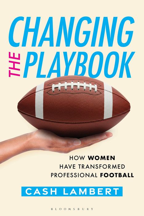 "Changing the Playbook: How Women Have Transformed Professional Football" von Cash Lambert. Ein Football auf einer Hand.