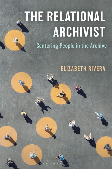 "The Relational Archivist", "Centering People in the Archive", "Elizabeth Rivera". Menschen auf gelben Kreisen aus der Vogelperspektive.