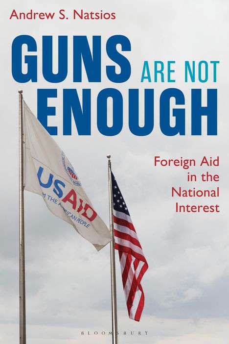 Text: "Andrew S. Natsios", "Guns Are Not Enough", "Foreign Aid in the National Interest". Zwei Fahnen, US-Flagge und USAID.