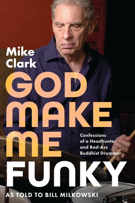„God Make Me Funky“ von Mike Clark, erzählt Bill Milkowski. Ein älterer Mann spielt Schlagzeug.