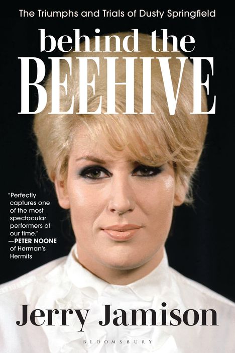 „Behind the Beehive: The Triumphs and Trials of Dusty Springfield“ von Jerry Jamison. Blondhaarige Frau, nahes Porträt.