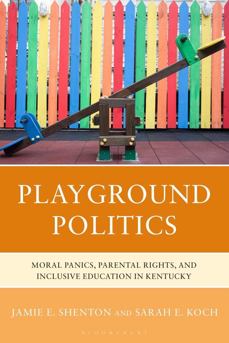 "Playground Politics", moralische Paniken, Elternrechte, inklusive Bildung in Kentucky; Holz-Wippe vor buntem Zaun.