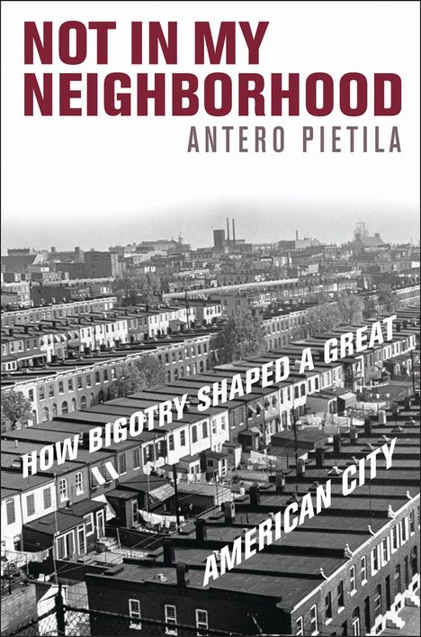 Buchtitel: "Not in My Neighborhood" von Antero Pietila. Schwarz-weiß Foto: Reihenhäuser einer Stadt.