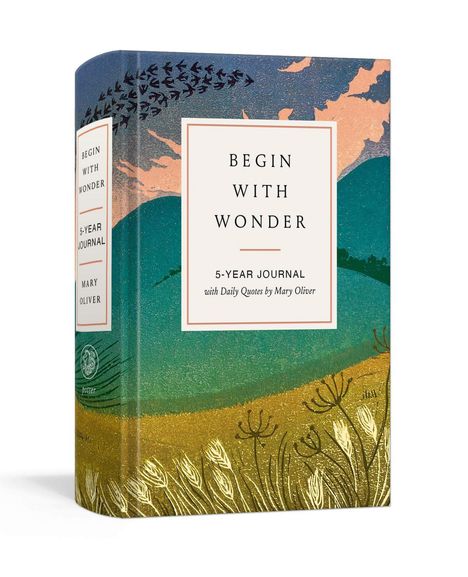 „Begin with Wonder: 5-Year Journal with Daily Quotes by Mary Oliver.“ Illustration mit Landschaft, Vögeln und Pflanzen.