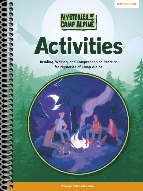 Mysteries of Camp Alpine. Activities. Menschen sitzen um ein Lagerfeuer, hinter Bäumen in einer nächtlichen Szene.