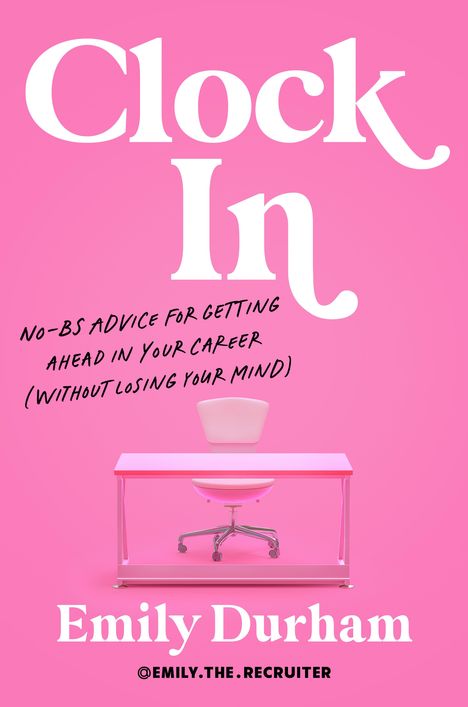„Clock In“ und „Emily Durham“ auf pinkem Hintergrund. Ein weißer Schreibtisch mit Stuhl, minimalistisch dargestellt.