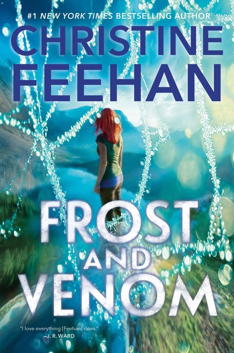 Titel: "Frost and Venom". Eine Frau mit roten Haaren steht vor einem See, umgeben von gefrorenen Mustern.