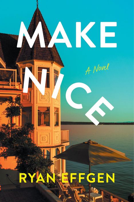 „MAKE NICE A Novel RYAN EFFGEN“ vor einem Haus am See bei Sonnenuntergang mit einem Sonnenschirm und Liegestühlen.