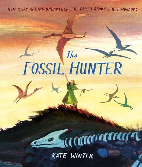 „The Fossil Hunter“ von Kate Winter – eine Frau auf einem Hügel mit Fossil, umgeben von fliegenden Dinosauriern.
