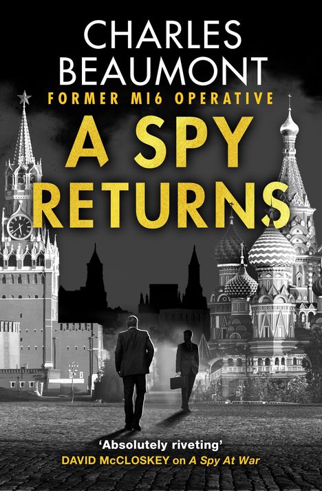 „Charles Beaumont, Former MI6 Operative, A Spy Returns“. Im Vordergrund zwei Männer, einer trägt einen Aktenkoffer, hinten Moskauer Architektur.