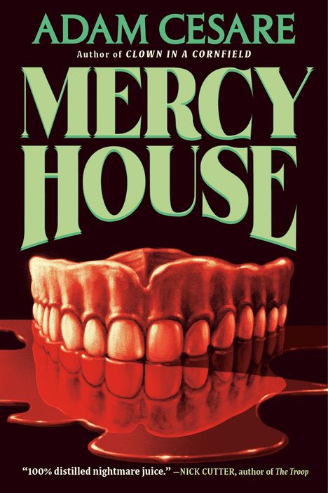 "MERCH HOUSE" von Adam Cesare. Illustration: Blutige Gebissprothese auf einer glänzenden Flüssigkeit.