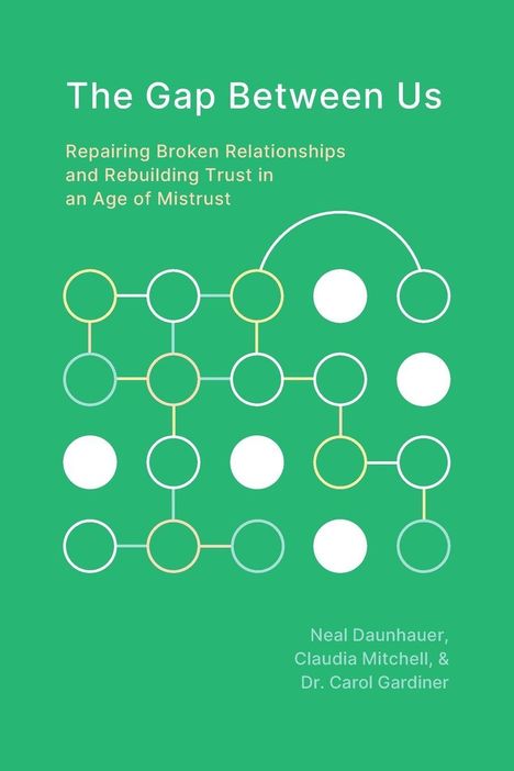 Titel: The Gap Between Us. Untertitel: Repairing Broken Relationships and Rebuilding Trust in an Age of Mistrust. Autoren: Neal Daunhauer, Claudia Mitchell, & Dr. Carol Gardiner. Ein schematisches Netzwerk aus Kreisen und Linien.