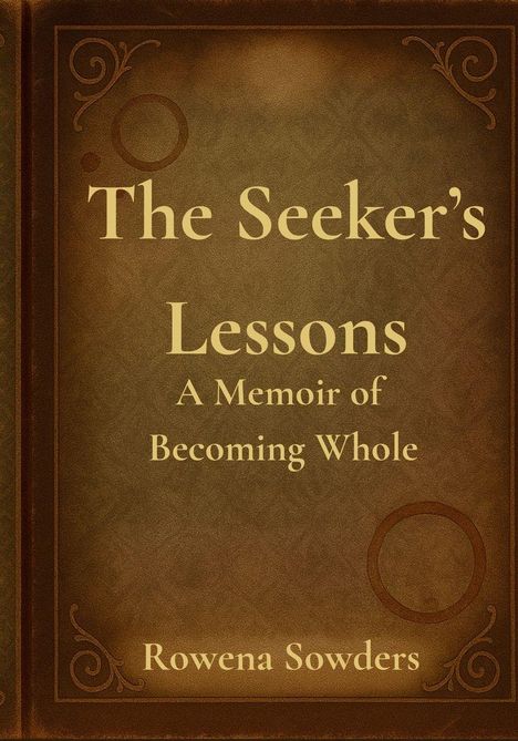 „The Seeker's Lessons: A Memoir of Becoming Whole“ von Rowena Sowders. Braunes Cover mit filigranen Verzierungen.