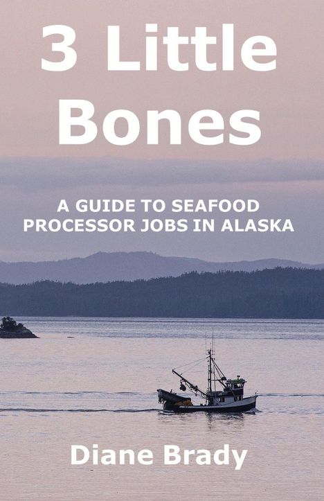 "3 Little Bones. A Guide to Seafood Processor Jobs in Alaska. Diane Brady." Ein Fischerboot auf einem ruhigen Gewässer bei Sonnenuntergang.