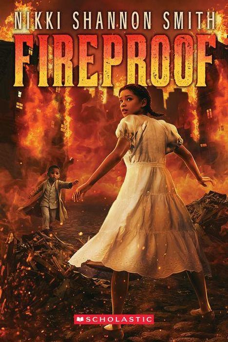 Text: "Nikki Shannon Smith - Fireproof - Scholastic." Ein Mädchen in einem weißen Kleid steht vor Flammen, ein Junge neben ihr.