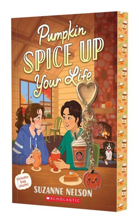 „Pumpkin Spice Up Your Life“ von Suzanne Nelson. Zwei Mädchen trinken in einer gemütlichen Holzhütte. Charm mit Kürbis.