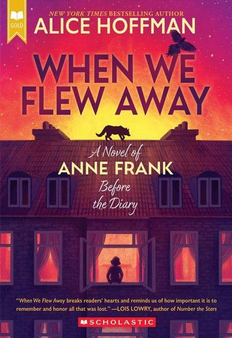 Oben: "ALICE HOFFMAN" und "WHEN WE FLEW AWAY". Darunter: "A Novel of ANNE FRANK Before the Diary". Illustration: Haus mit Katze und Rabe.