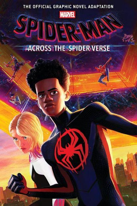 Texte: "Spider-Man", "Across the Spider-Verse". Illustration von zwei jungen Helden vor einer Stadt und leuchtenden Farben.