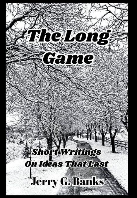 "The Long Game" - Short Writings On Ideas That Last. Winterliche Szene mit schneebedeckten Bäumen entlang eines Weges.