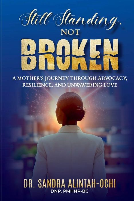 Titel: "Still Standing, Not Broken". Eine Frau in einem weißen Anzug schaut in ein leuchtendes Stadtbild.