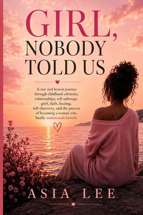 Titel: "GIRL, NOBODY TOLD US". Untertitel über eine persönliche Reise. Frau auf Felsen vor Sonnenuntergang am Meer.
