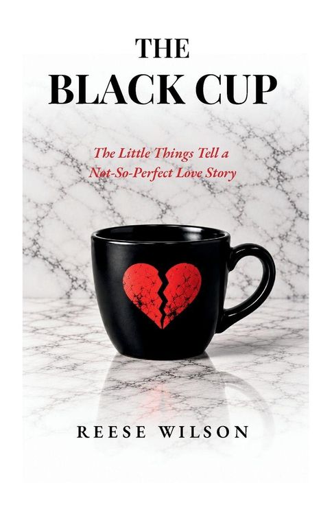 "The Black Cup", "The Little Things Tell a Not-So-Perfect Love Story", "Reese Wilson". Schwarze Tasse, zerbrochenes rotes Herz.
