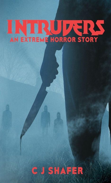 "Intruders - An Extreme Horror Story" von C J Shafer. Eine finstere Gestalt hält ein Messer im Nebel.