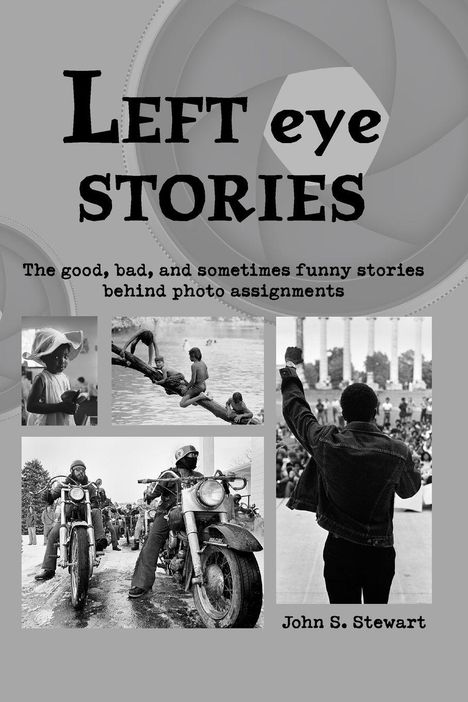 Text: "LEFT eye STORIES. The good, bad, and sometimes funny stories behind photo assignments. John S. Stewart."

Vier schwarz-weiß Fotos: Ein Mädchen mit Hut, spielende Kinder am Wasser, Demonstrant und Biker.