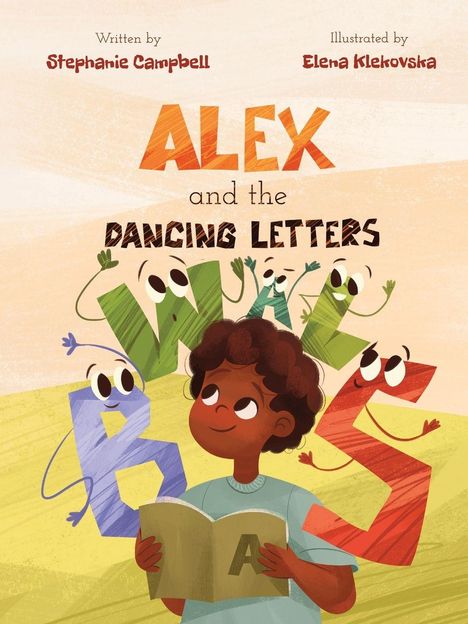 "Alex and the Dancing Letters" zeigt ein Kind mit lockigem Haar, das ein Buch hält. Verspielte Buchstaben tanzen um das Kind.