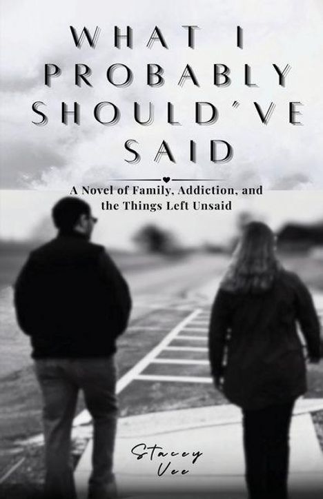 Text: "WHAT I PROBABLY SHOULD'VE SAID. A Novel of Family, Addiction, and the Things Left Unsaid. Stacey Vee." Zwei Personen gehen.