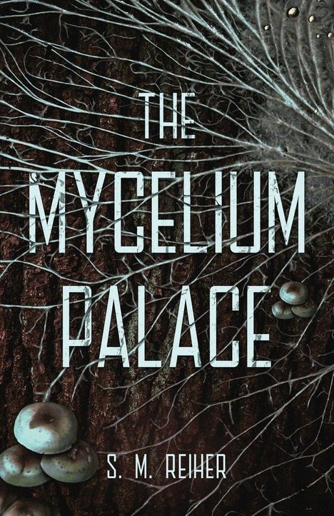 „THE MYCELIUM PALACE“ von S. M. Reiher, über Wurzeln und Pilzen auf dunkler Oberfläche.